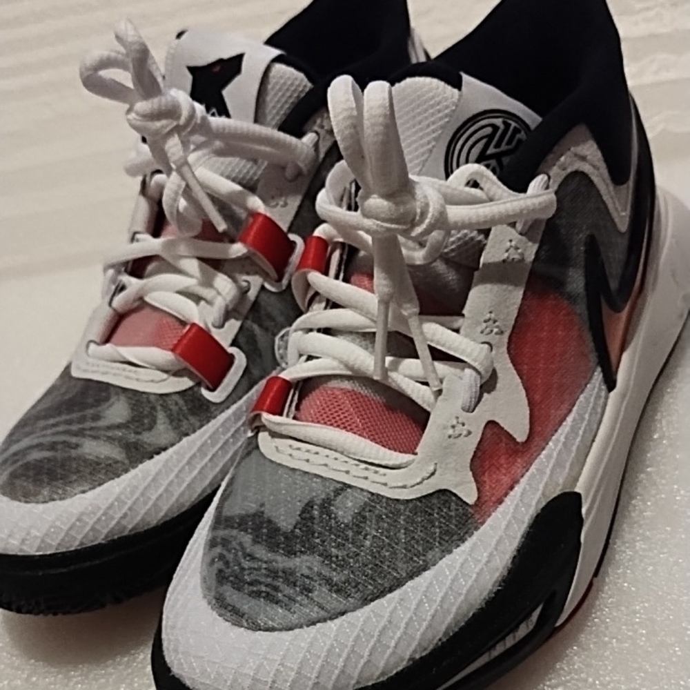 Nike Kyrie 8 stylish Kids youth Shoes in Red, White, and Black size 3.5Y (nwot)